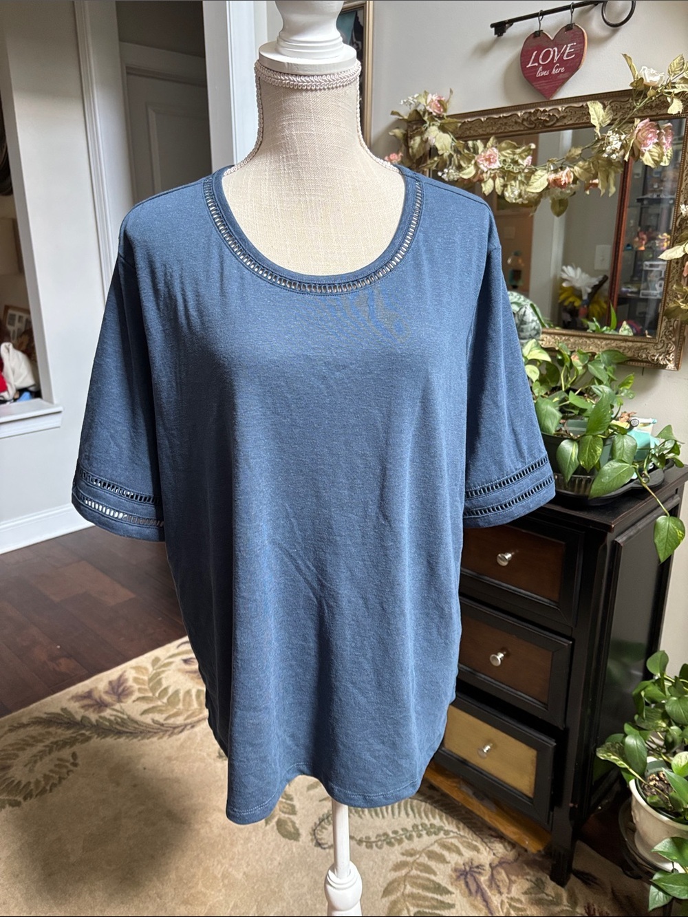 Eddie Bauer women’s XL dark denim blue crewneck